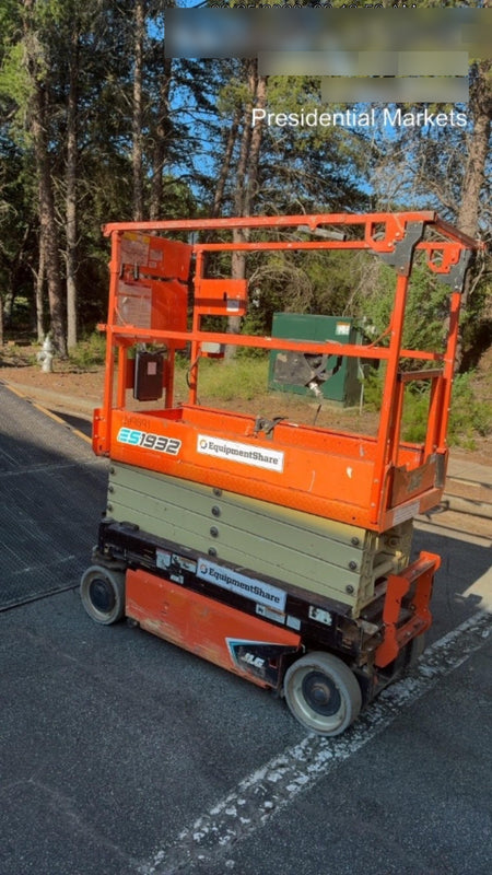 2022 JLG ES1932