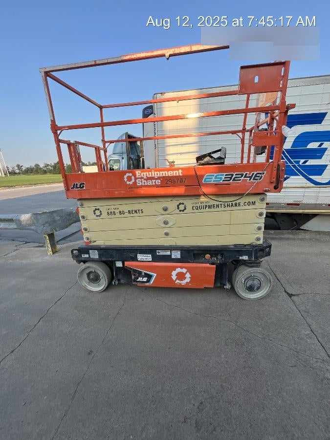 2023 JLG ES3246