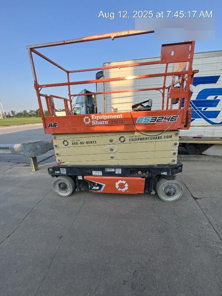 2023 JLG ES3246