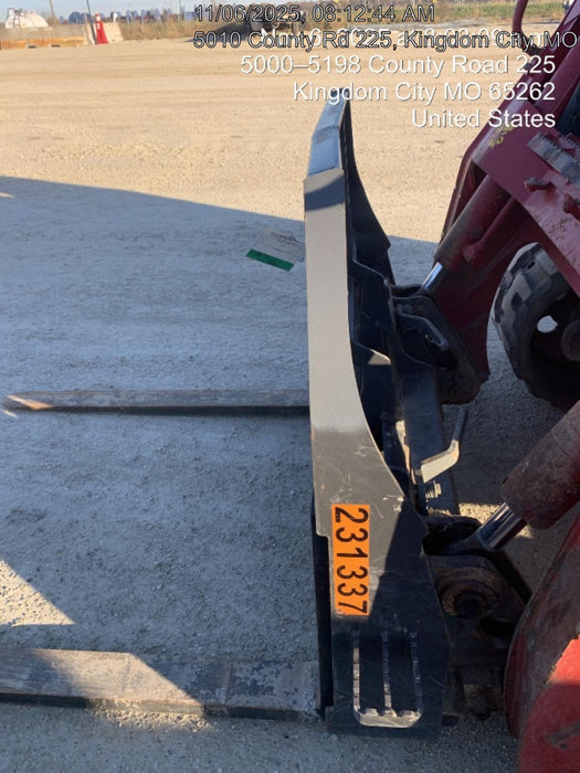 2021 TAKEUCHI 48" Pallet Forks - Takeuchi