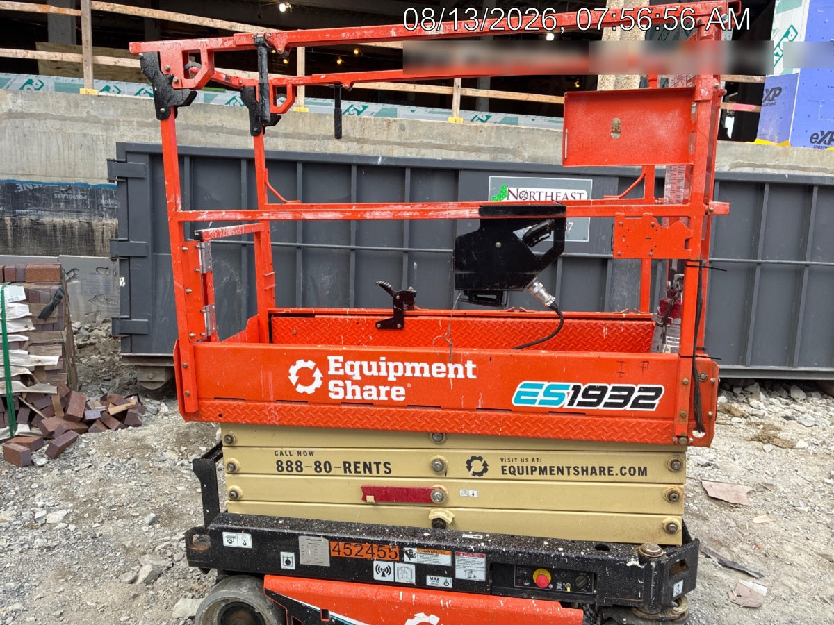 2024 JLG ES1932