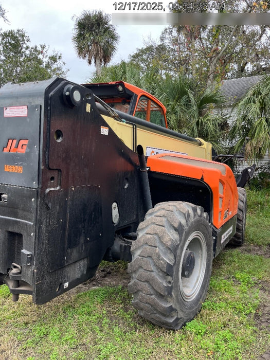 2021 JLG 1075