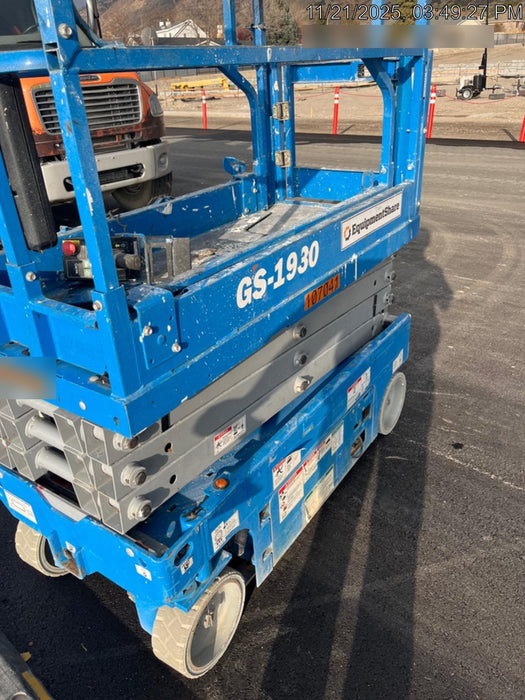 2020 Genie GS-1930 Solid Non Marking Tires, Beacon, Folding rails with half height swing gate, 800W Inverter