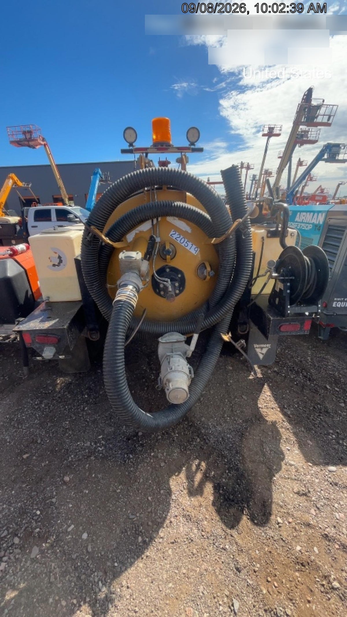 2022 Vac-Tron LP573XDT T4 Koehler Diesel Engine, 500 Gallon Debris Tank, x2 100 Gallon Water Tanks