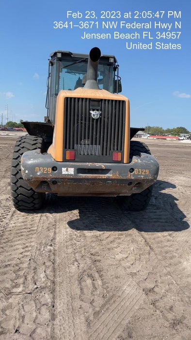 2017 Case 821G CLOSED CAB, JRB 418 STYLE HYD COUPLER