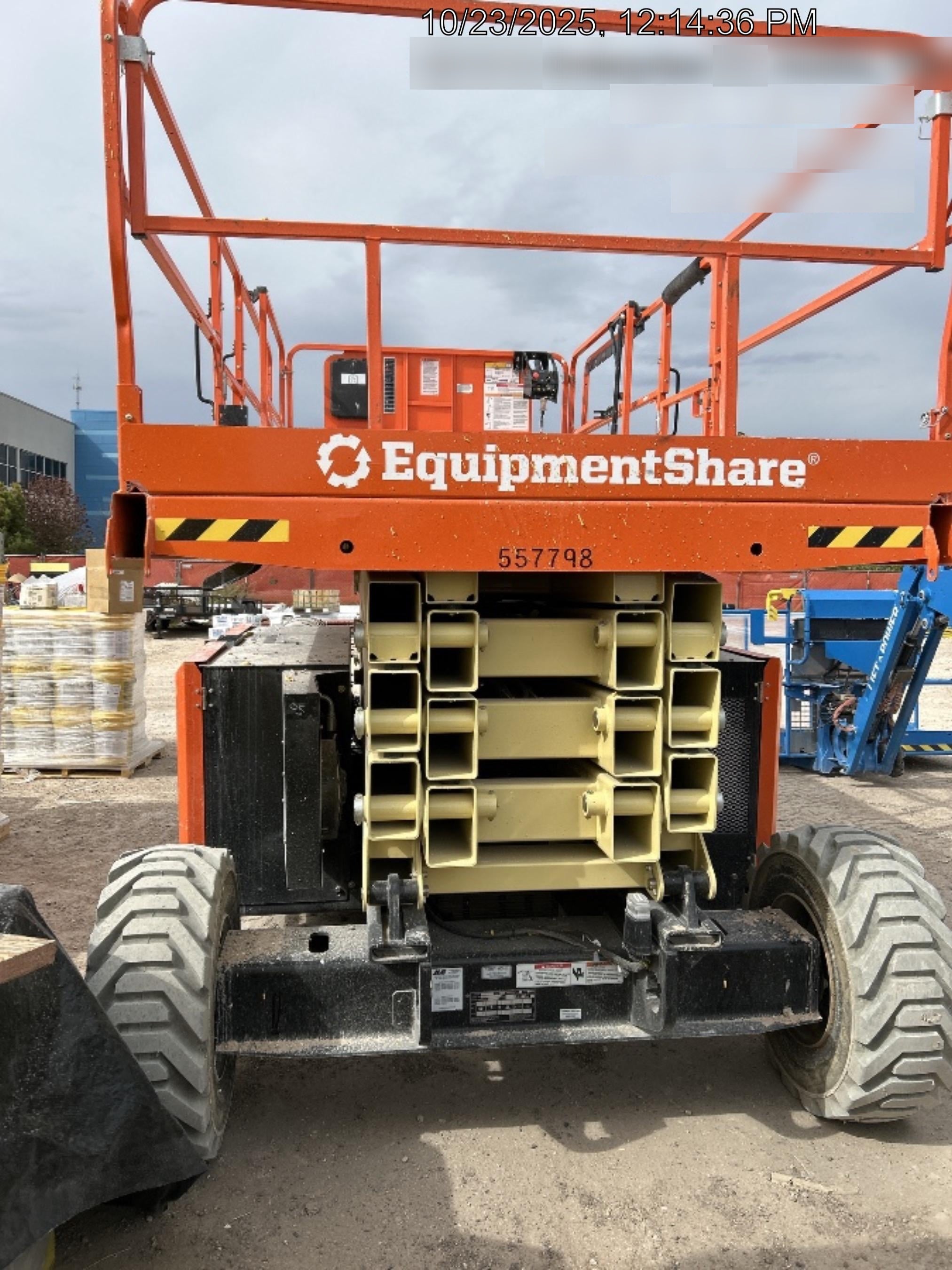 2025 JLG RT4394