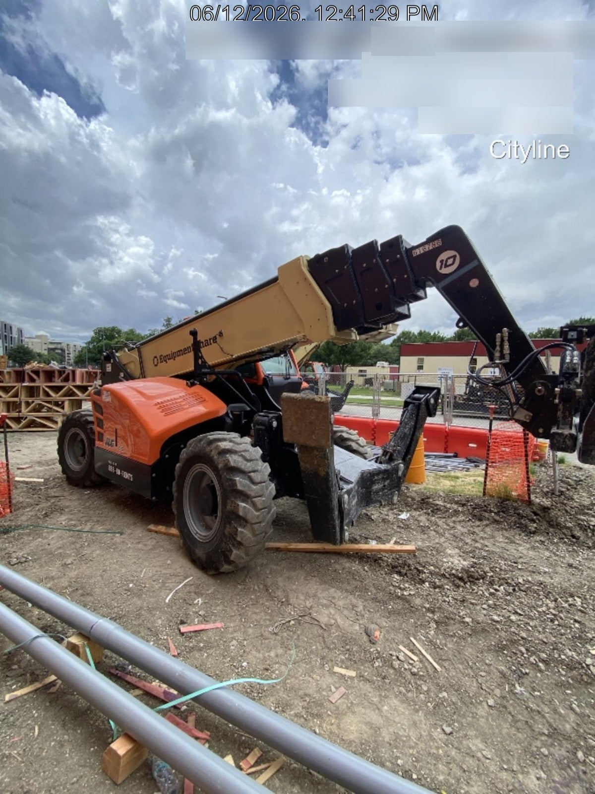2025 JLG 1075