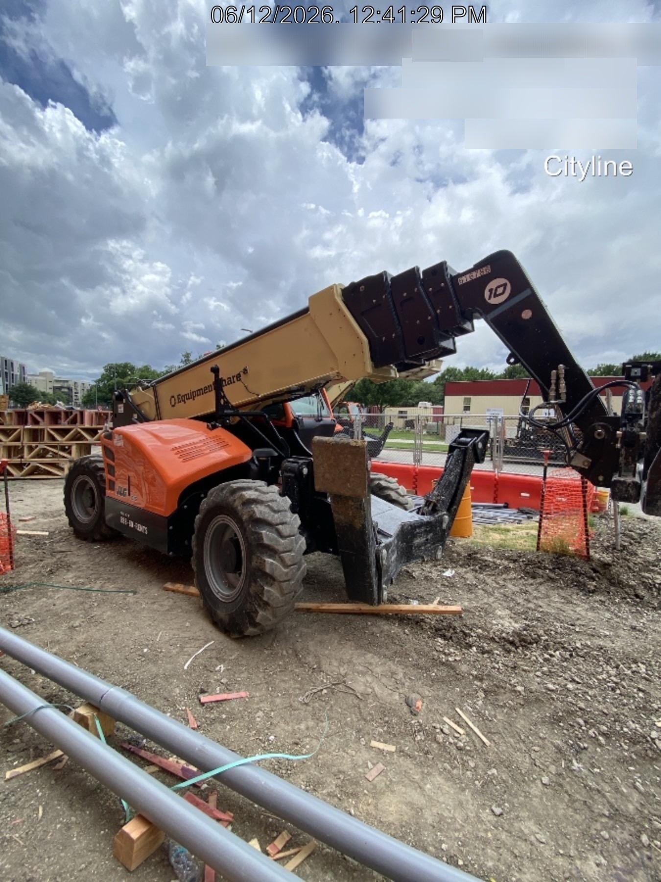 2025 JLG 1075