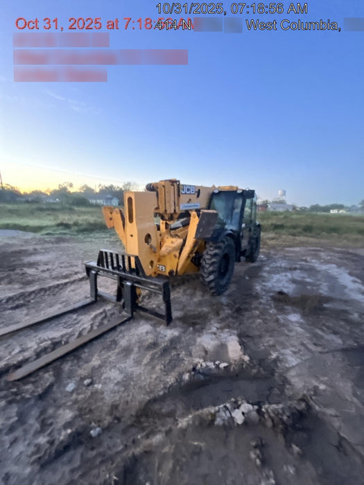 2019 JCB 512-56 74 HP w/CAB/HVAC, Beacon, Aux Hydraulics, Worklights, Solid Tires w/60" Carriage/Forks