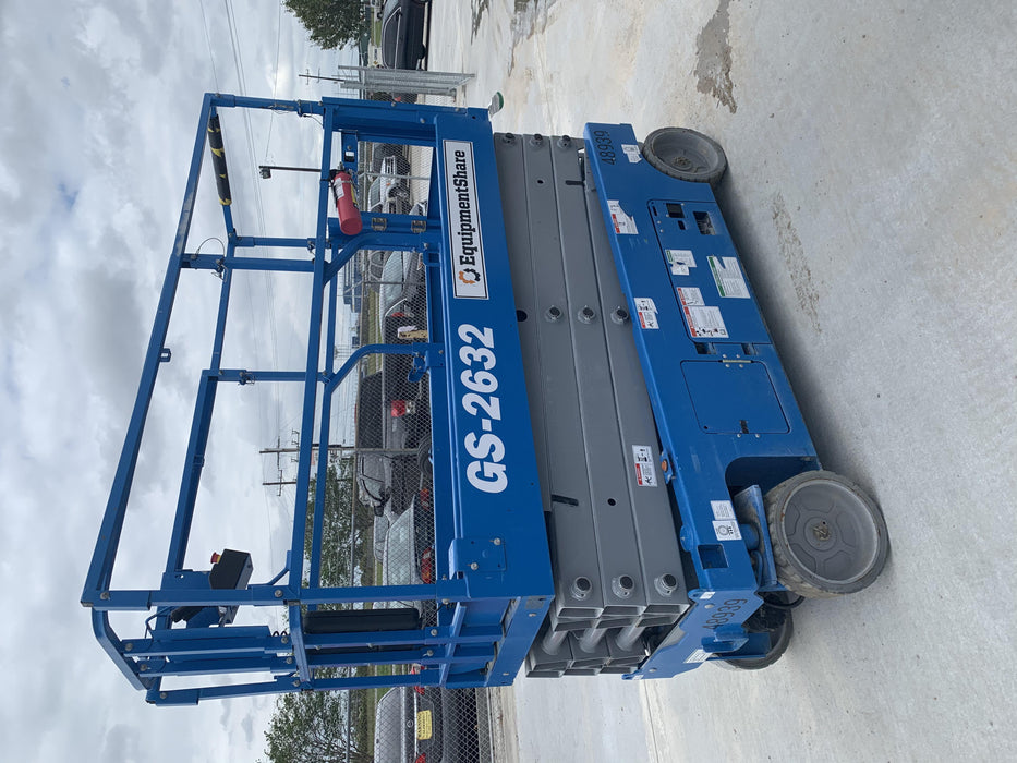 2019 Genie GS-2632 Folding rails with half height swing gate
