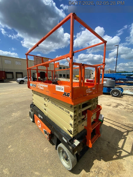 2022 JLG ES3246