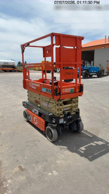 2023 JLG ES1932