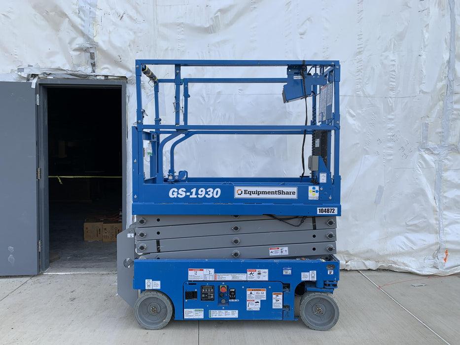 2020 Genie GS-1930 Solid Non Marking Tires, Beacon, Folding rails with half height swing gate, 800W Inverter