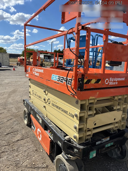 2023 JLG ES3246