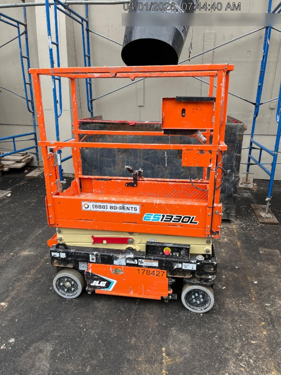 2021 JLG ES1330L
