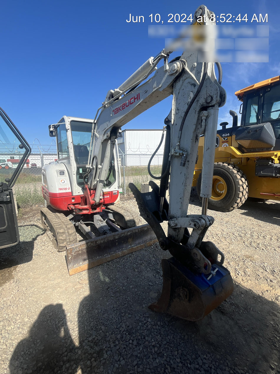 2022 TAKEUCHI TB235-2CR
