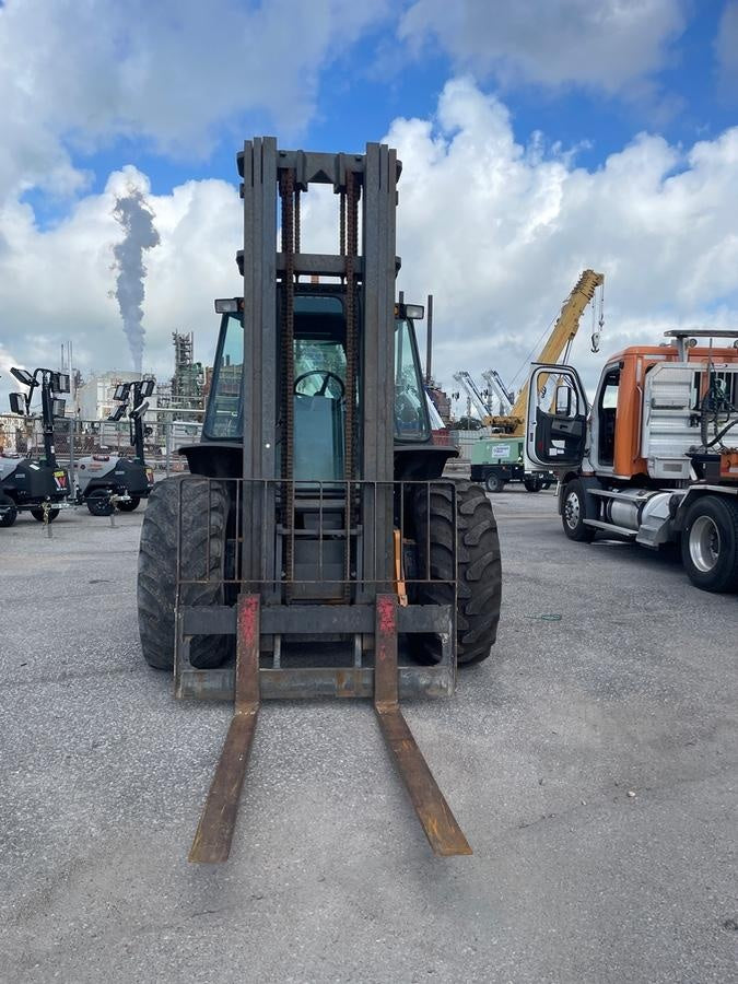 2019 CASE 588H