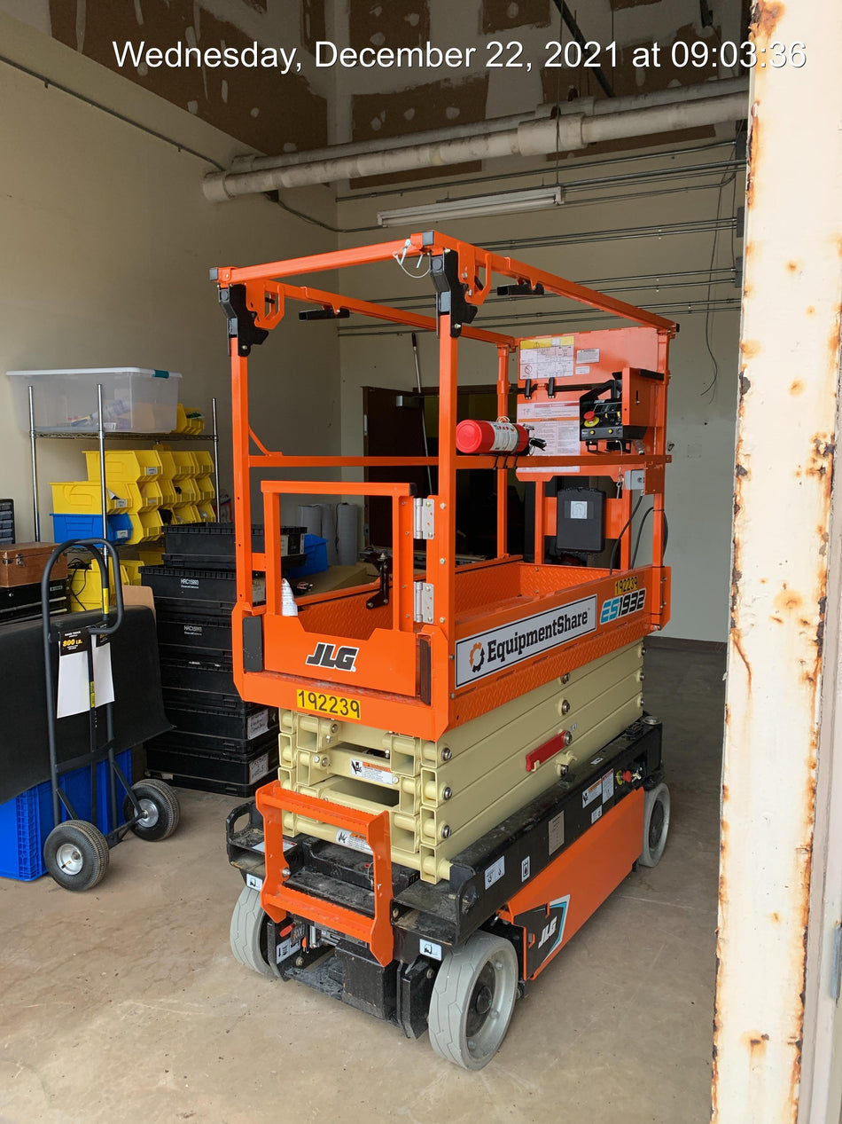 2021 JLG ES1932