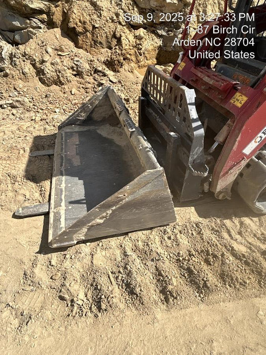 2025 JOHN DEERE 48" Pallet Forks - John Deere