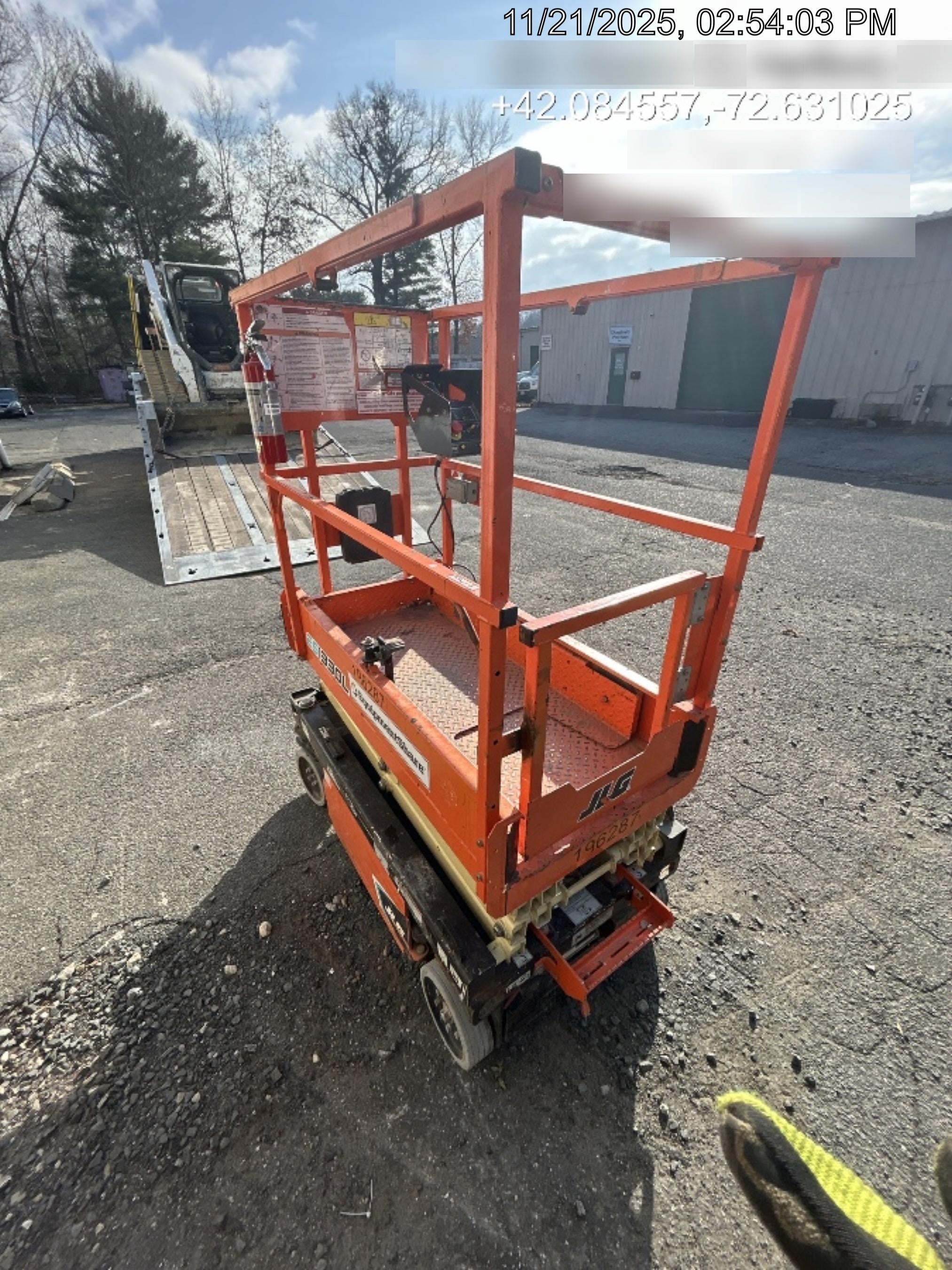 2021 JLG ES1330L