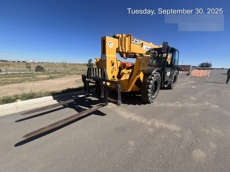 2018 JCB 510-56 JCB 510-56 Telehandler 74 HP w/CAB/HVAC, Beacon, Worklights, Aux Hydraulics, Solid Tires, 60" Carriage/Forks