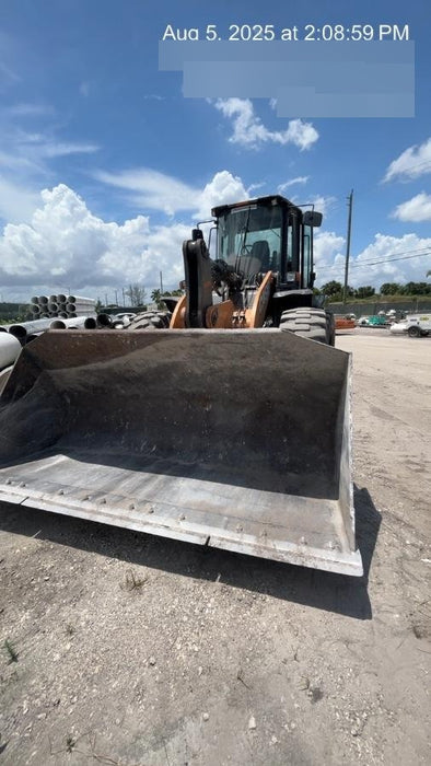 2018 Case 821G CLOSED CAB, JRB 418 STYLE HYD COUPLER