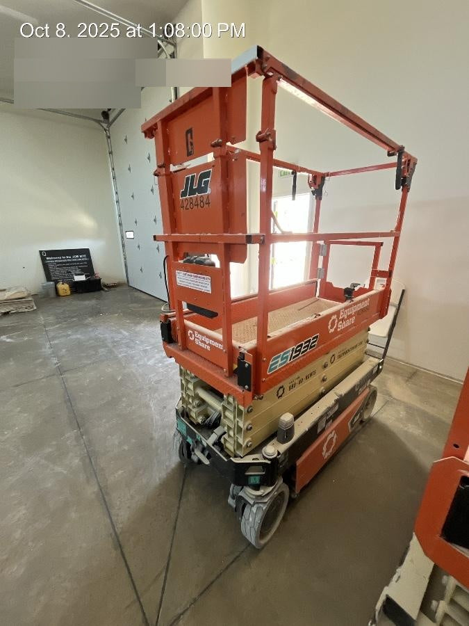 2024 JLG ES1932