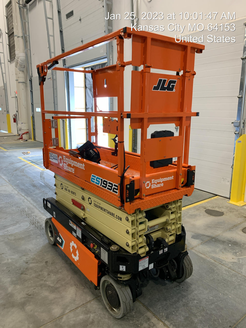 2022 JLG ES1932