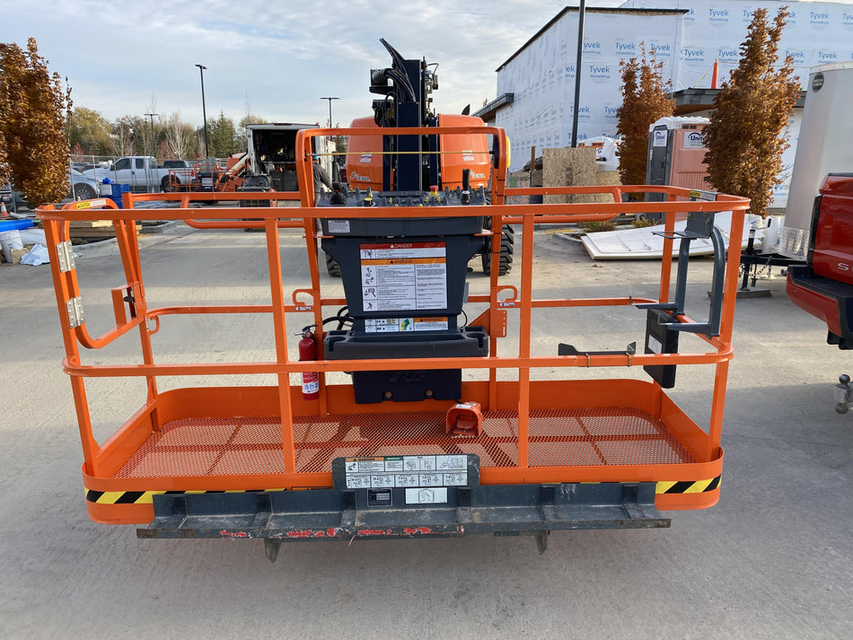 2023 JLG 660SJ