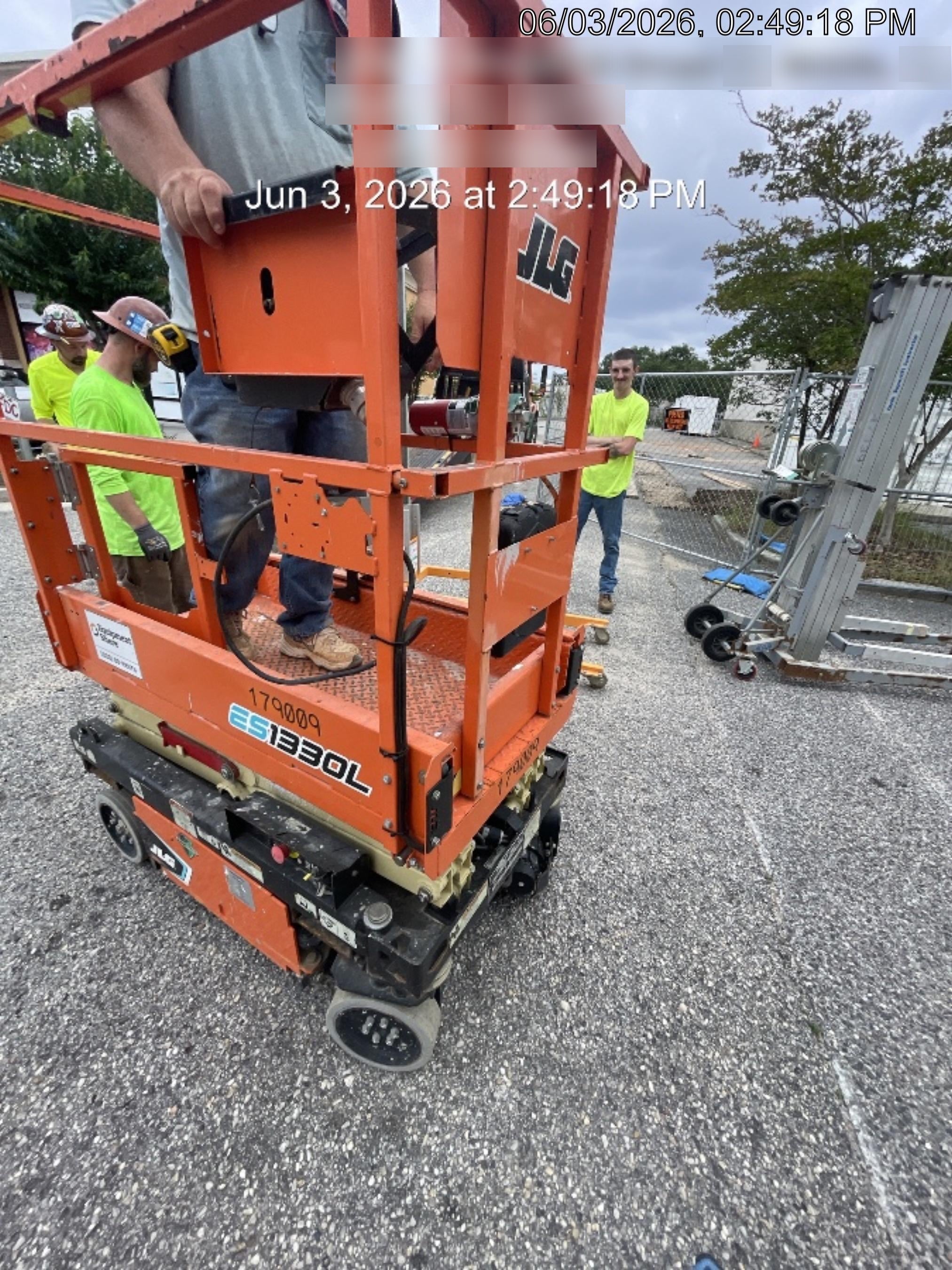 2021 JLG ES1330L