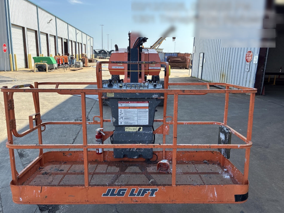 2019 JLG 800AJ