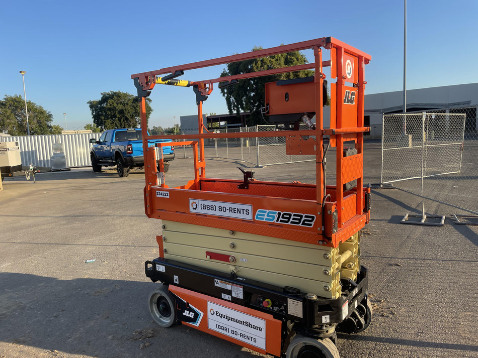 2022 JLG ES1932