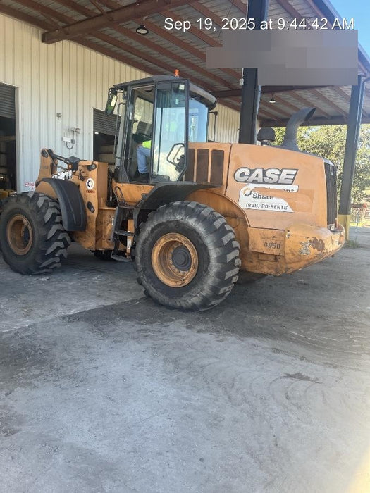 2016 Case 821F CLOSED CAB, JRB 418 STYLE HYD COUPLER