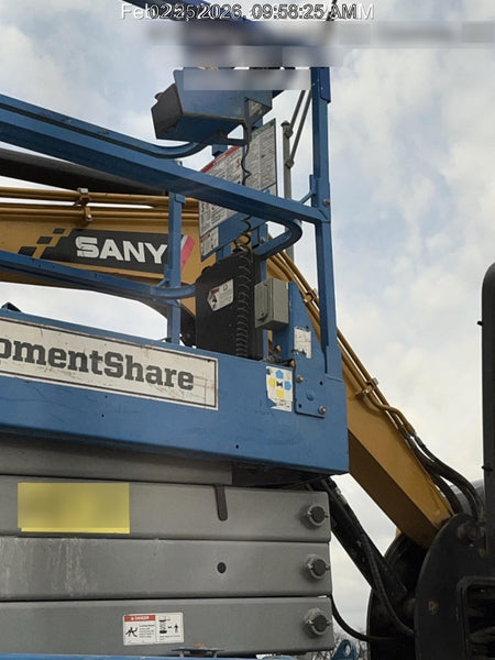 2019 Genie GS-2632 Folding rails with half height swing gate