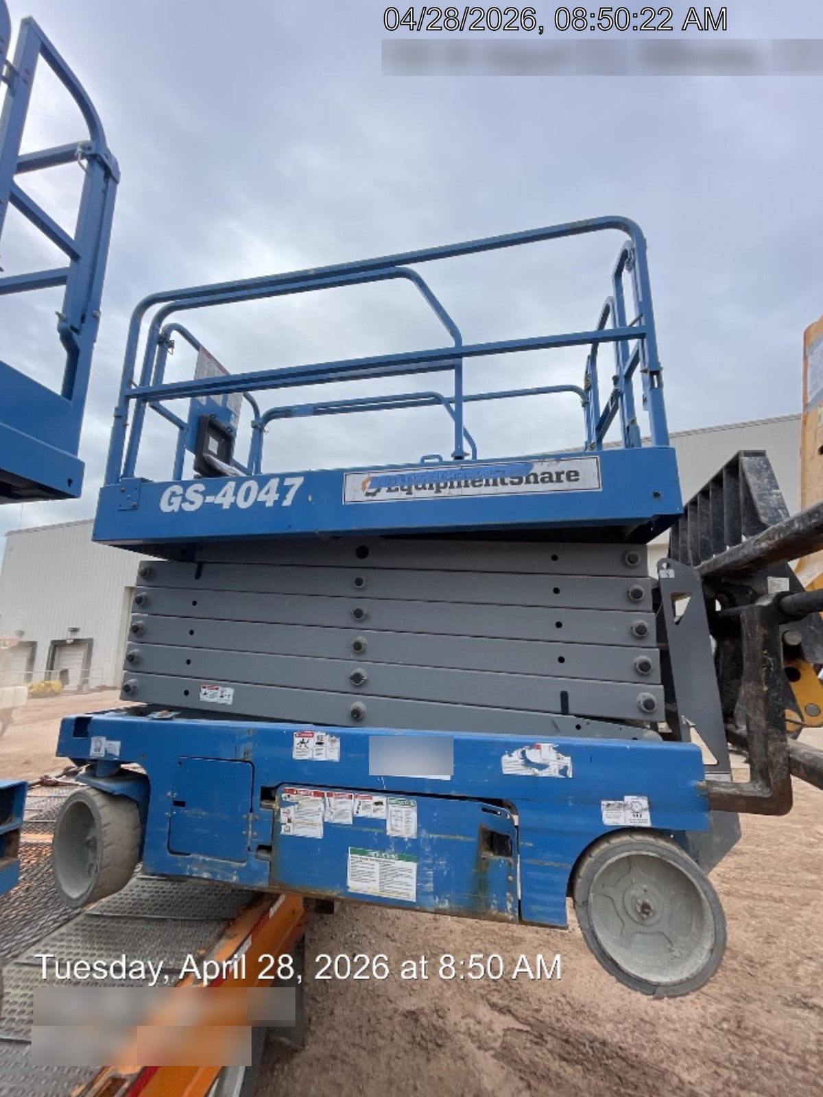 2019 Genie GS-4047 Folding rails with half height swing gate