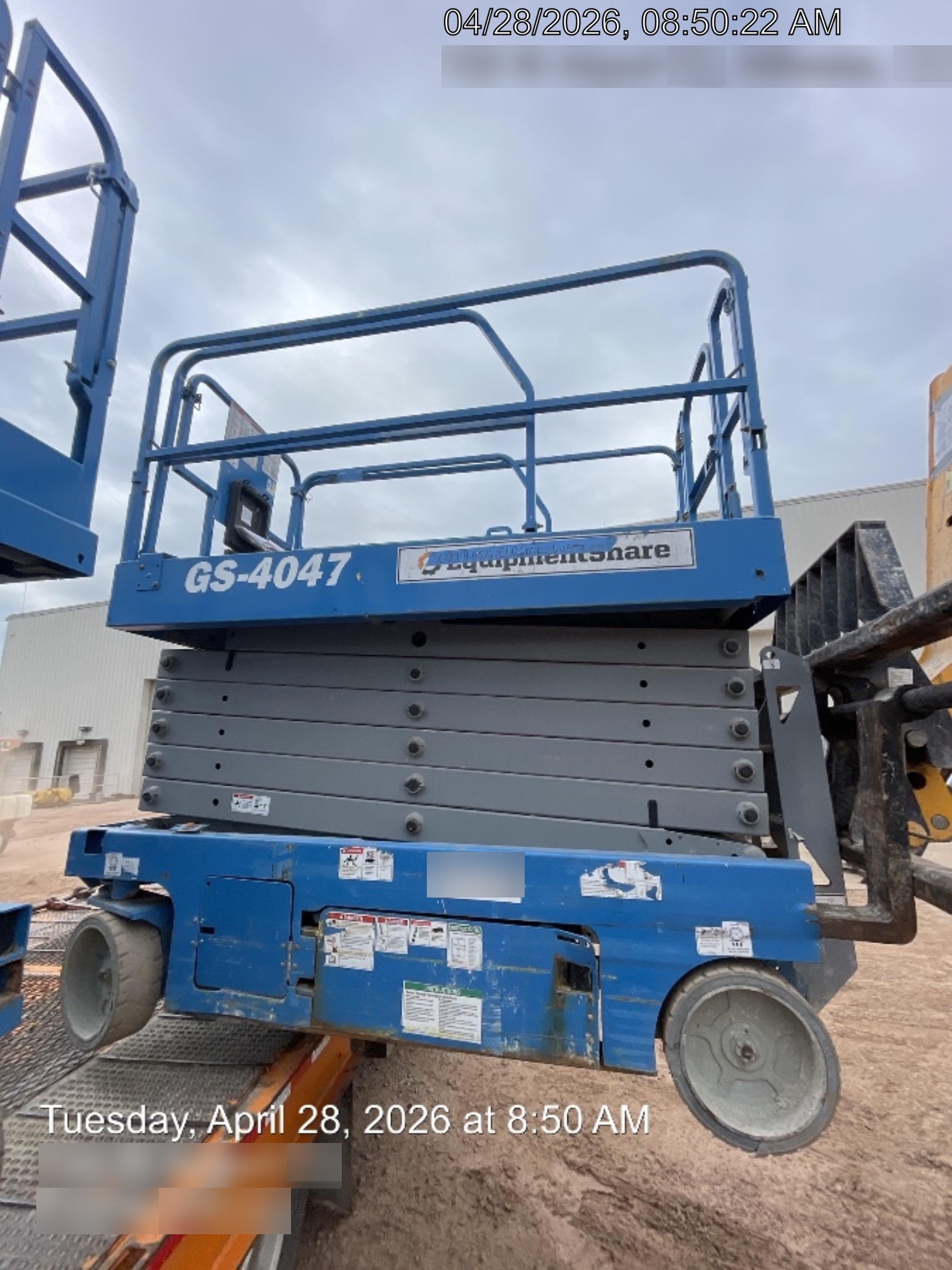 2019 Genie GS-4047 Folding rails with half height swing gate
