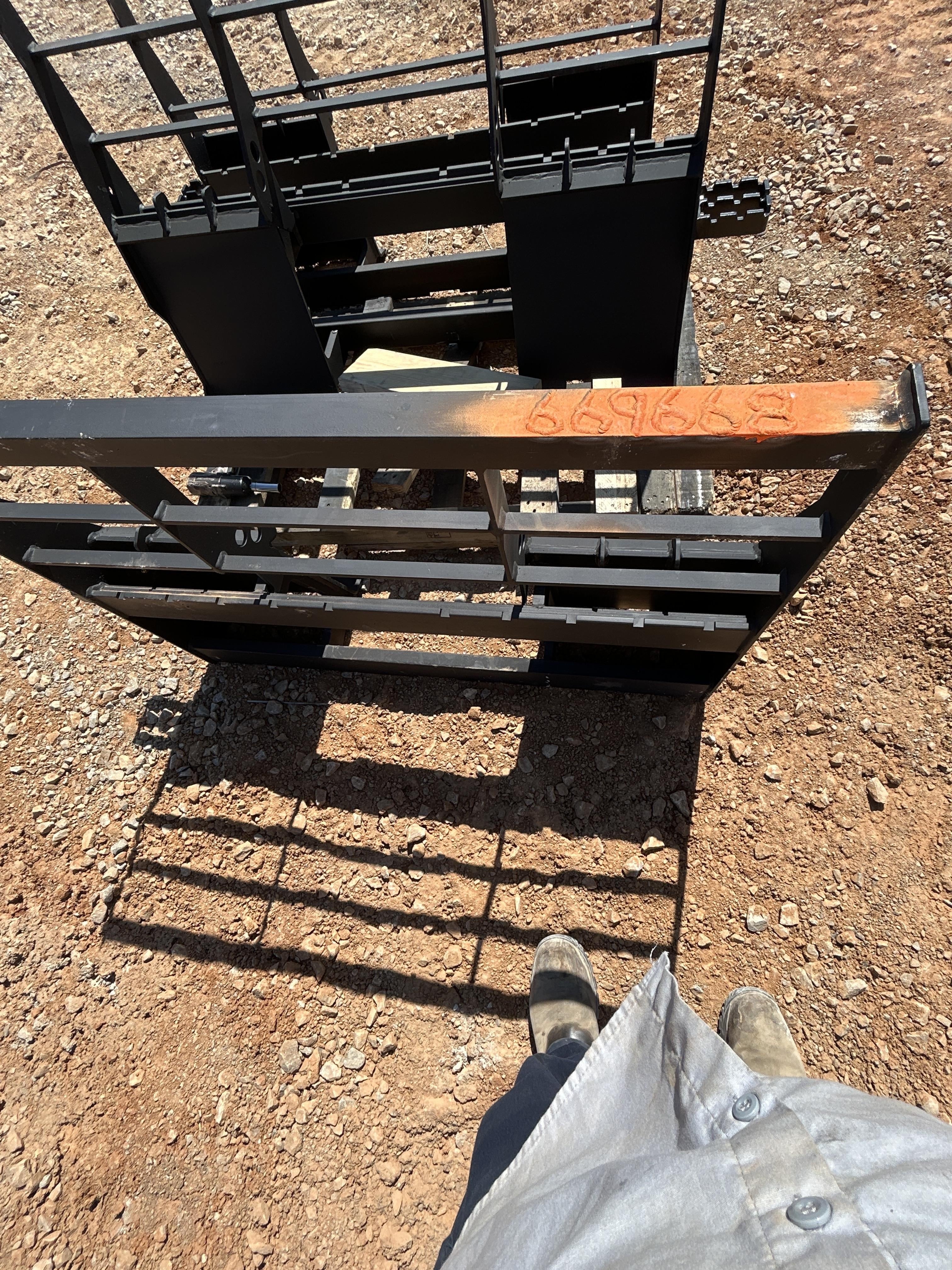 2026 ARROW MATERIAL HANDLING 72" Pallet Forks - Arrow