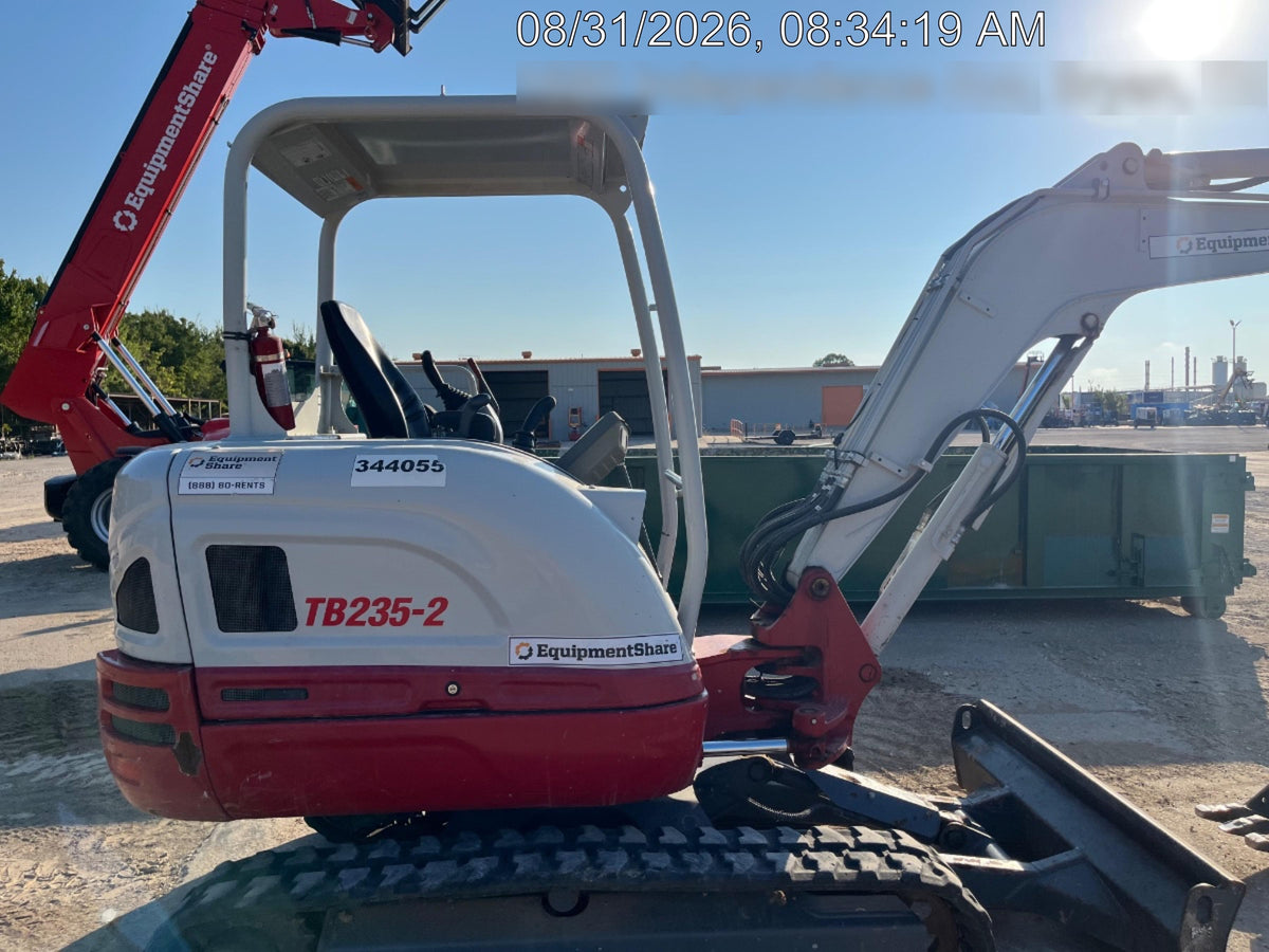 2023 TAKEUCHI TB235-2R
