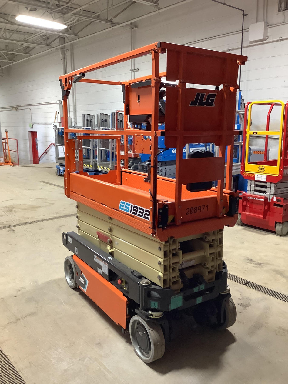 2022 JLG ES1932