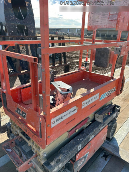 2021 JLG ES1330L