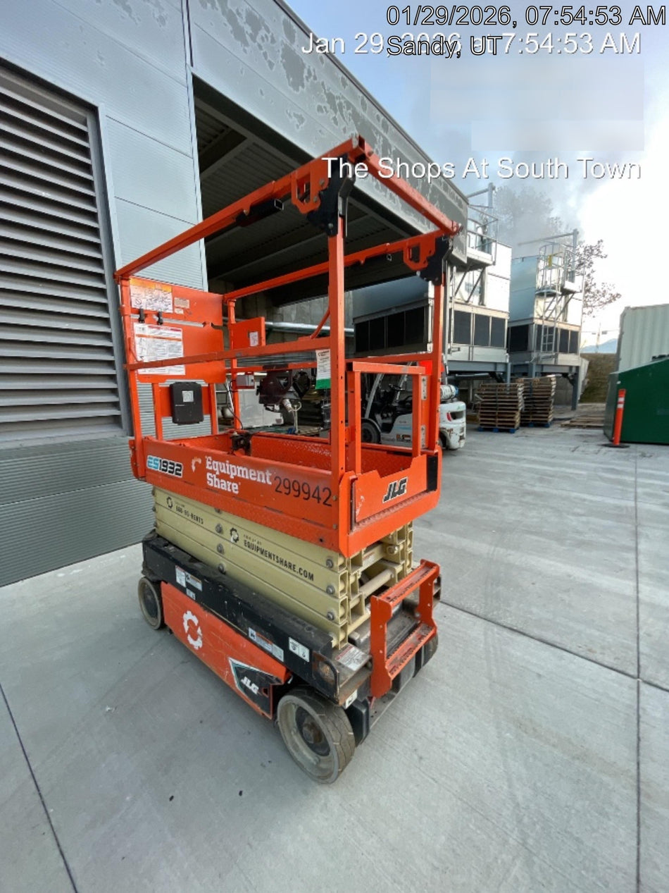 2023 JLG ES1932
