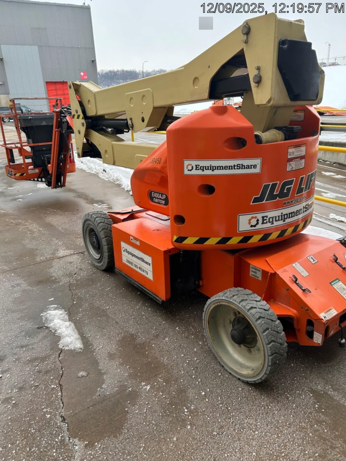 2019 JLG E400AJPN