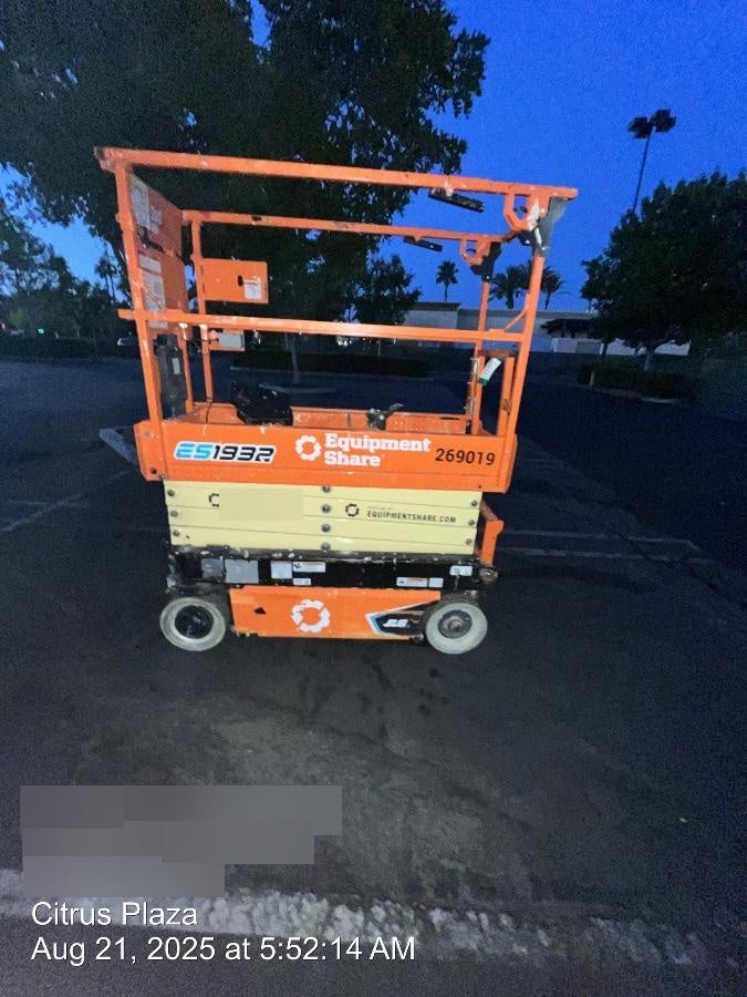 2022 JLG ES1932