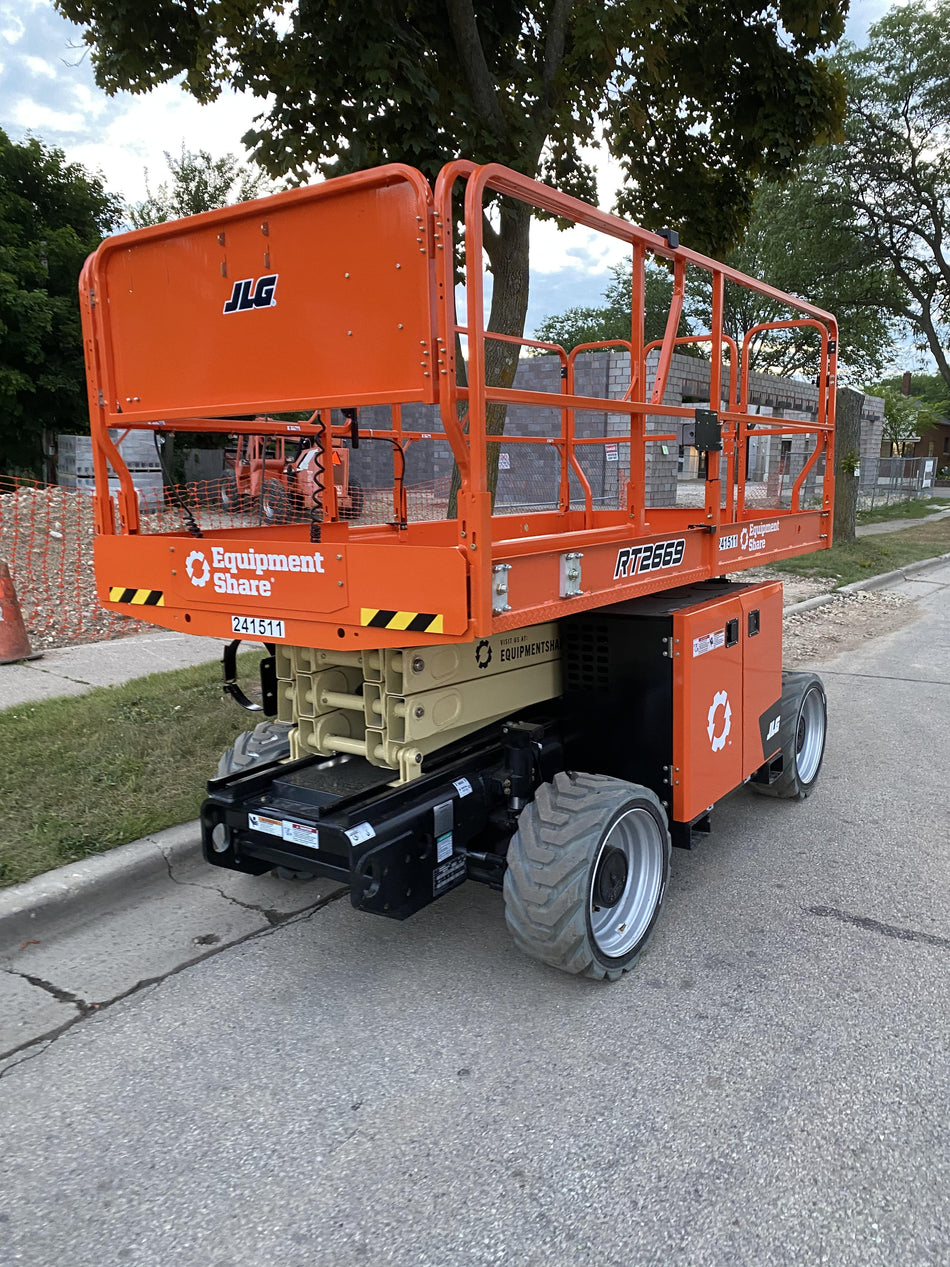 2022 JLG RT2669