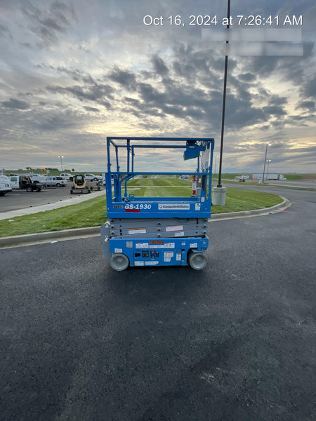2020 Genie GS-1930 Solid Non Marking Tires, Beacon, Folding rails with half height swing gate, 800W Inverter