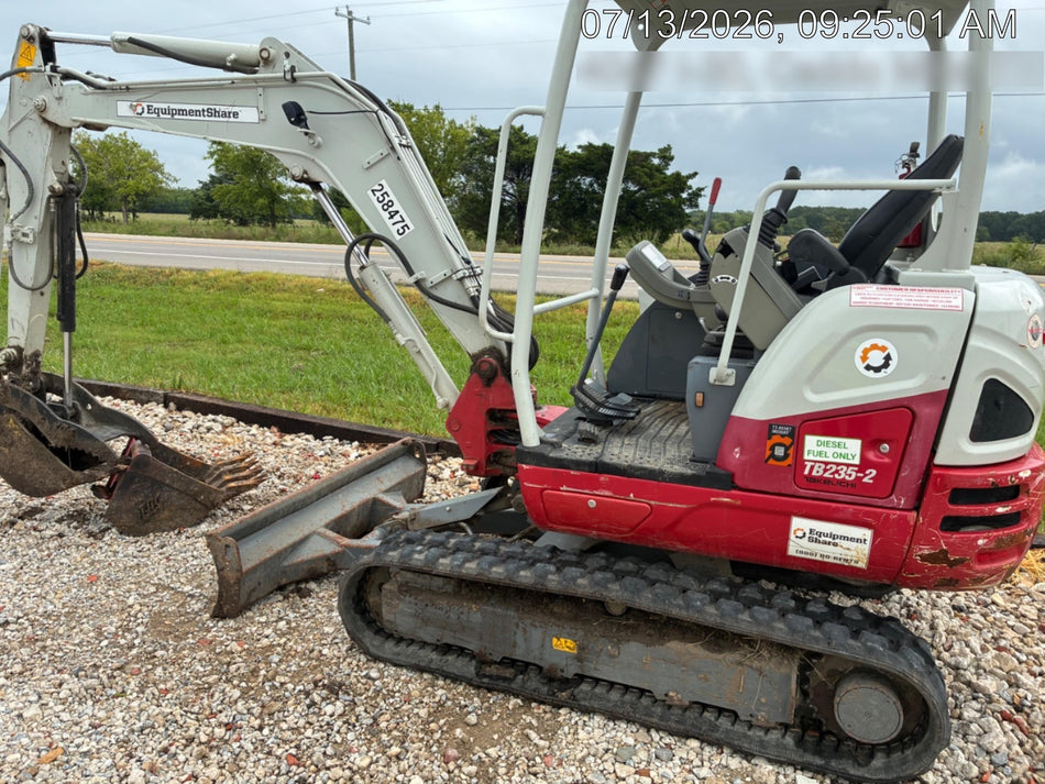 2022 TAKEUCHI TB235-2R