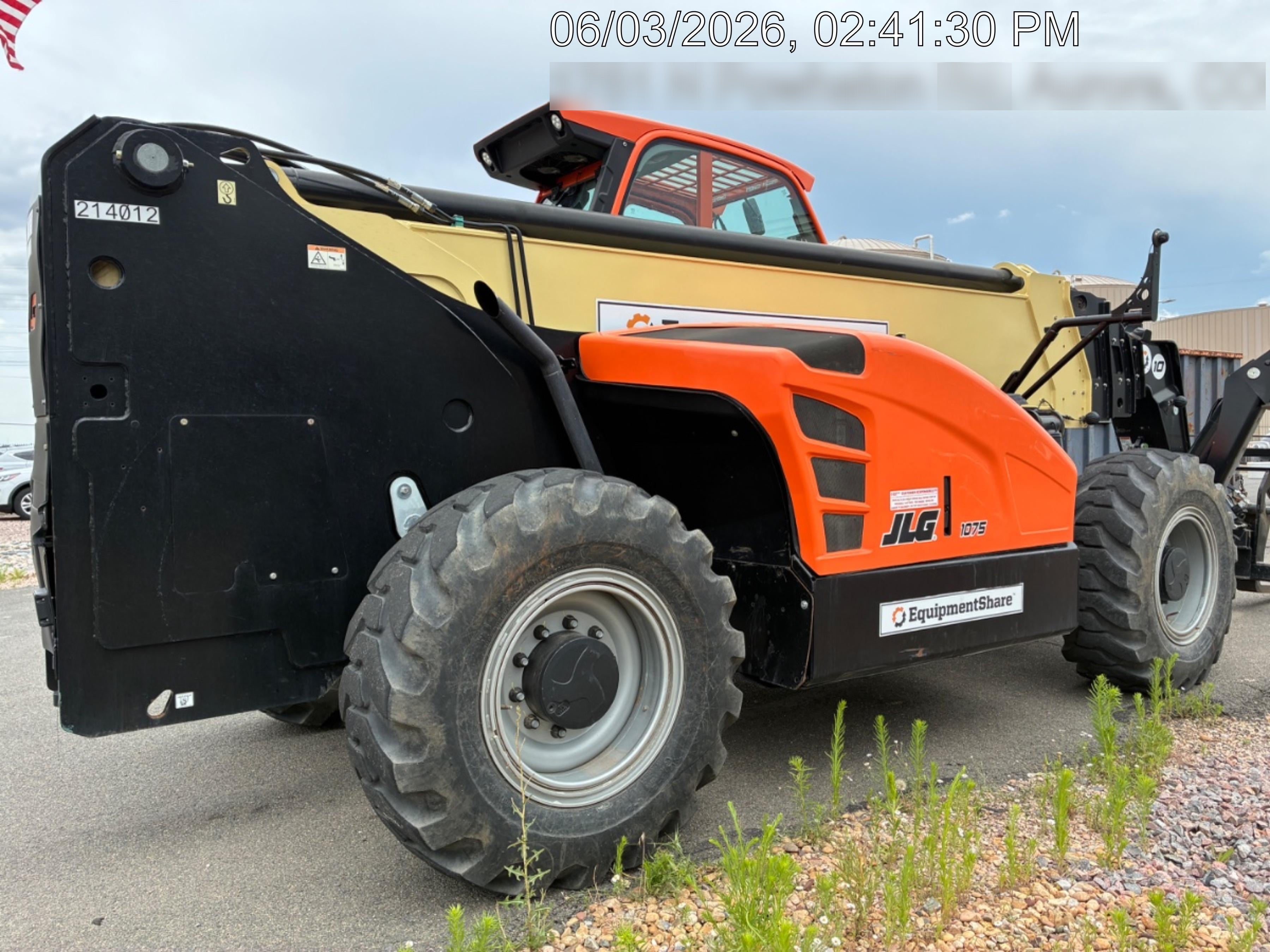 2022 JLG 1075