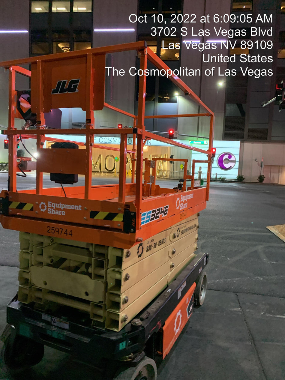 2022 JLG ES3246