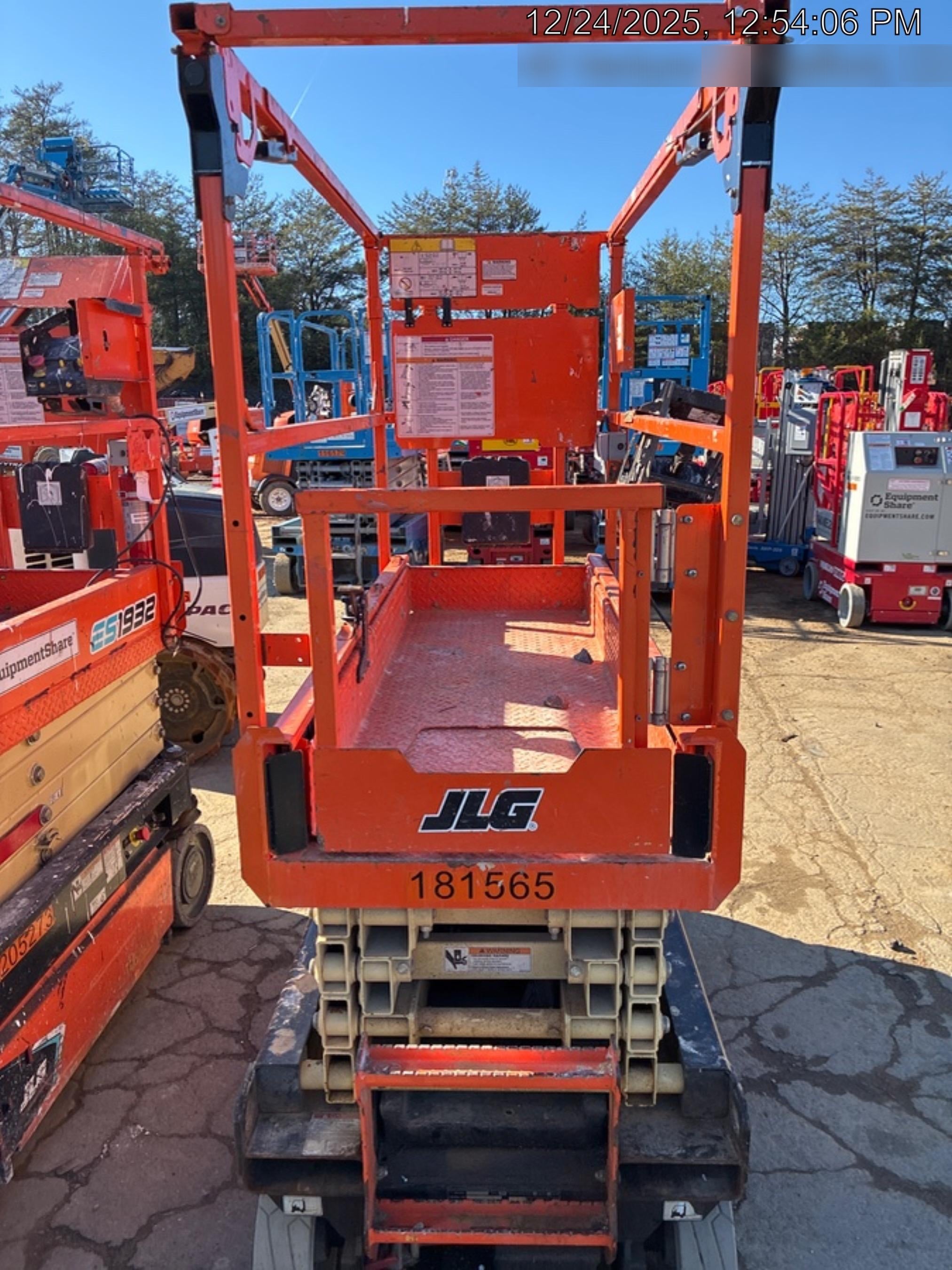 2021 JLG ES1932