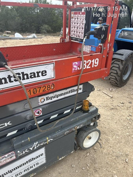 2020 Skyjack SJIII-3219 Solid NM Tires, Half height spring hinged entry gate, Dual Beacons, 800W Inverter